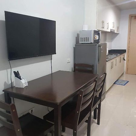 Airbnb Condo Pasay Esterno foto