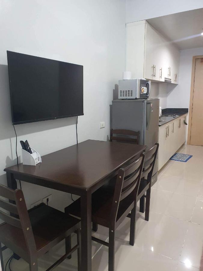 Airbnb Condo Pasay Esterno foto