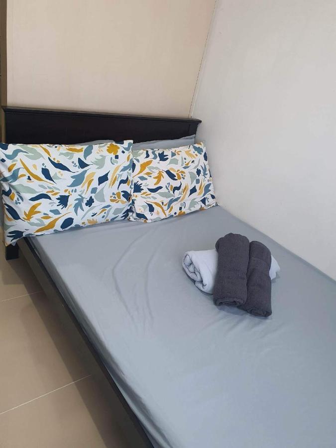 Airbnb Condo Pasay Esterno foto